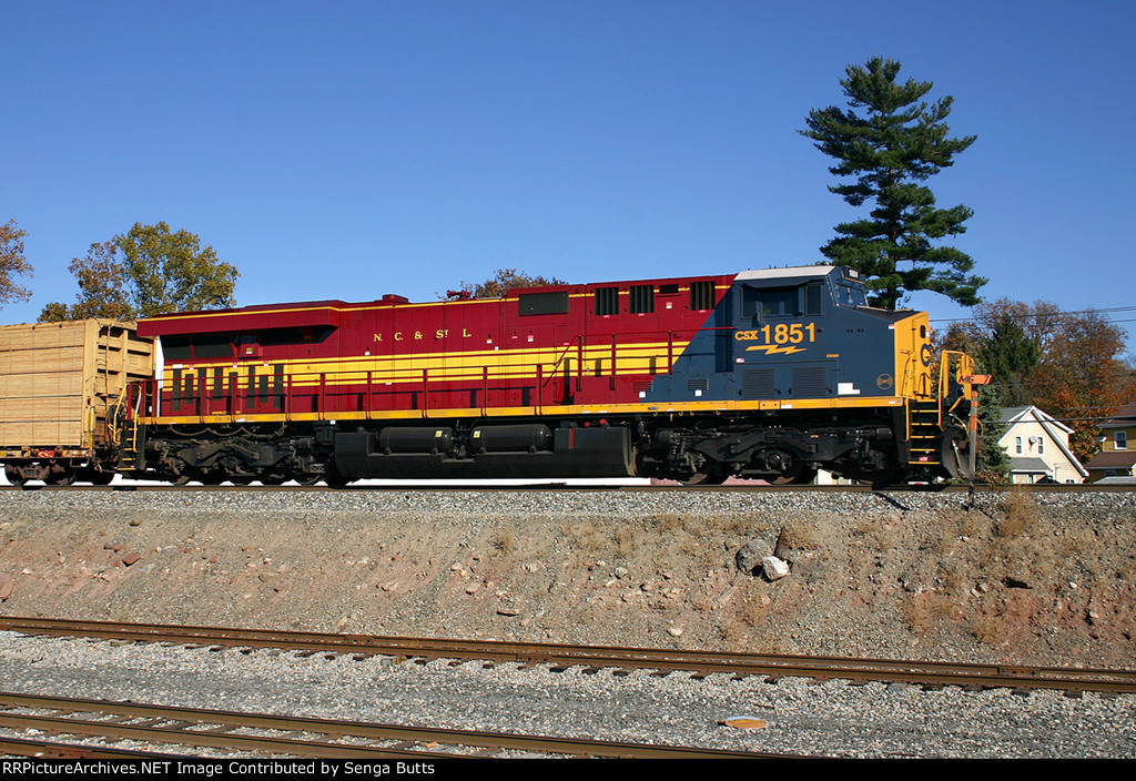 CSX 1851 ES44AH